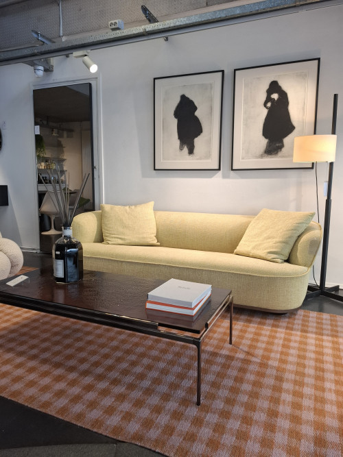 lilum sofa showmodel image 3