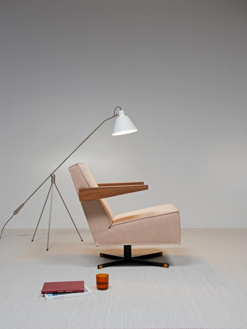 pressroom chair image 1