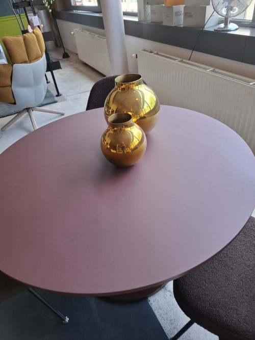 midst table showmodel image 2