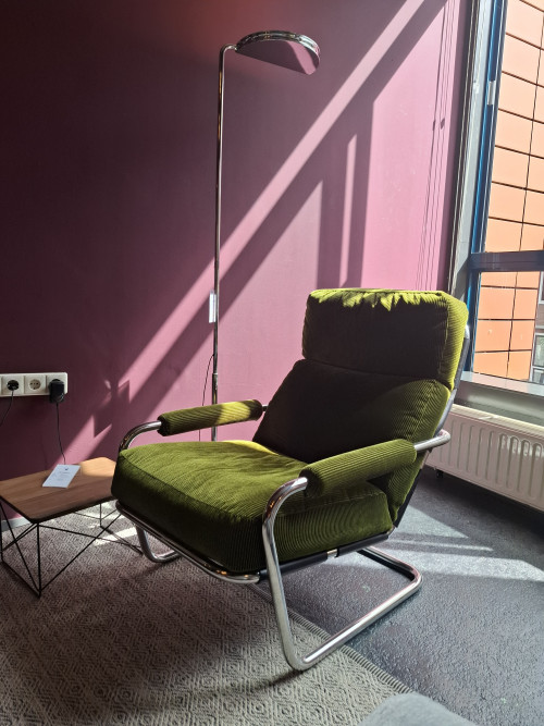 mr oberman showmodel image 1