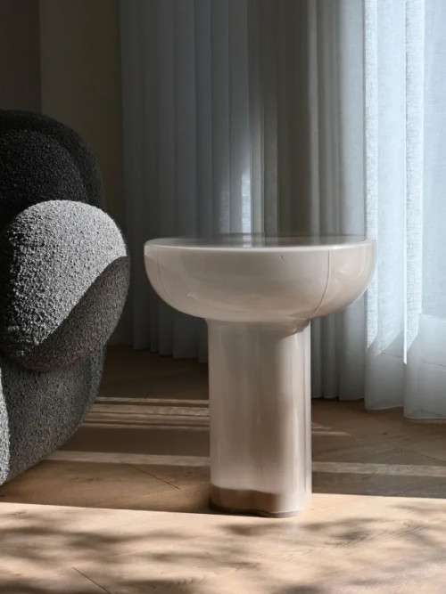 crown table tall showmodel image 2