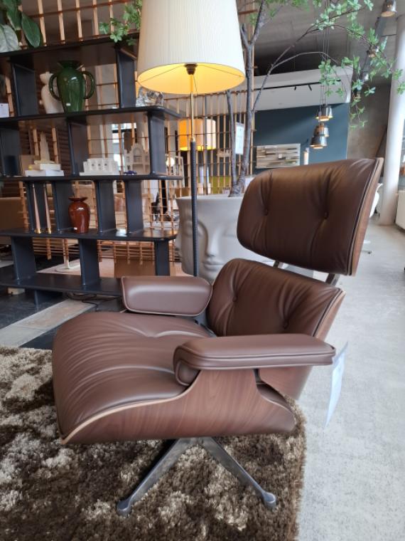 Lounge Chair image 1