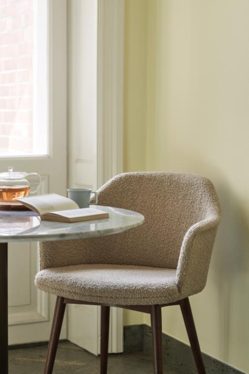 rely armchair image 1