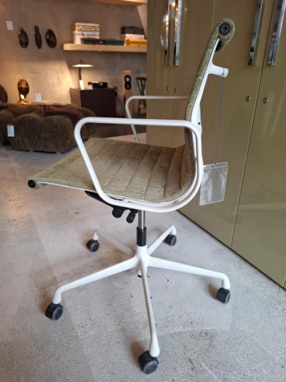 EA118 Desk chair showmodel sold only in set of 2 pieces image 1