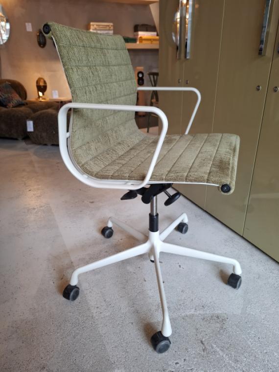 EA118 Desk chair showmodel sold only in set of 2 pieces image 2