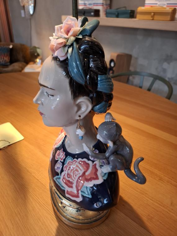 lladro Frida Kahlo Figurine. Blue. Limited Edition last one available image 9