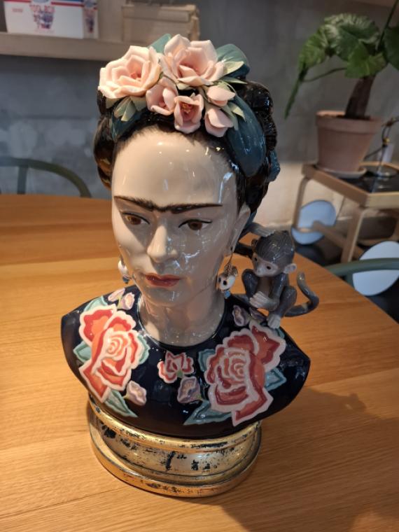 lladro Frida Kahlo Figurine. Blue. Limited Edition last one available image 10