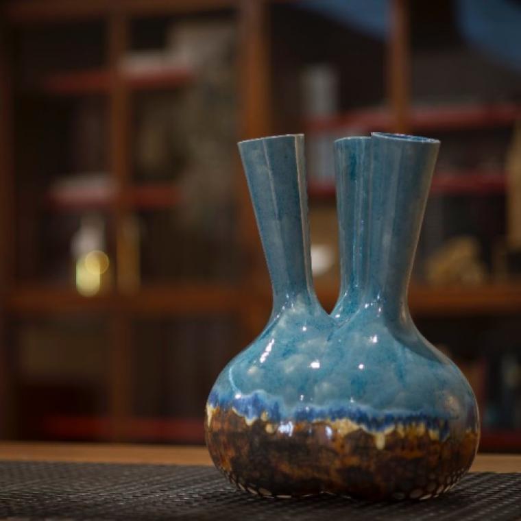 Mama Vase image 2