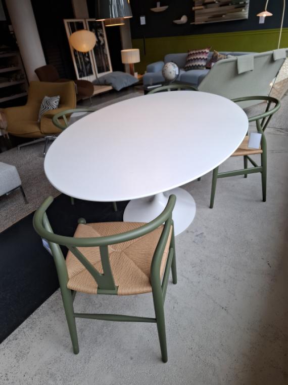 Saarinen oval dining table showmodel image 4